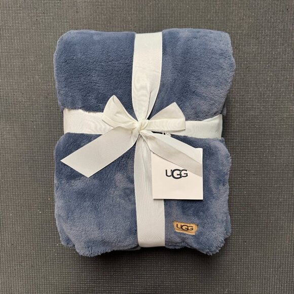 UGG Whitecap Throw Denim Blue Fleece Blanket Bedding Reversible Faux Fur 50 x 70 - Picture 2 of 7